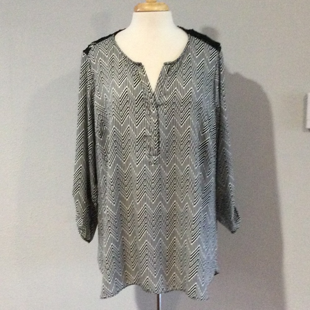 Zac & Rachel Woman Chevron Print V-Neck Lace 3/4 Roll Tab Sleeve 3X